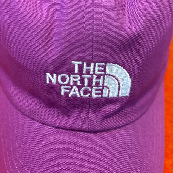 The North Face unisex crimson purple 100% cotton retro dad cap NWT - Picture 4 of 8